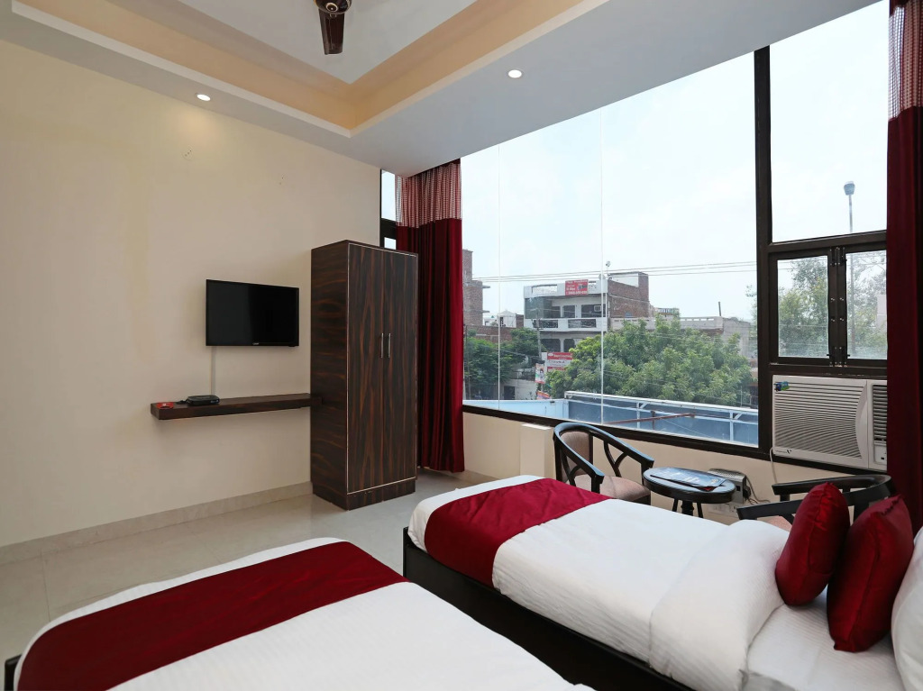 Hotel O Royal Inn