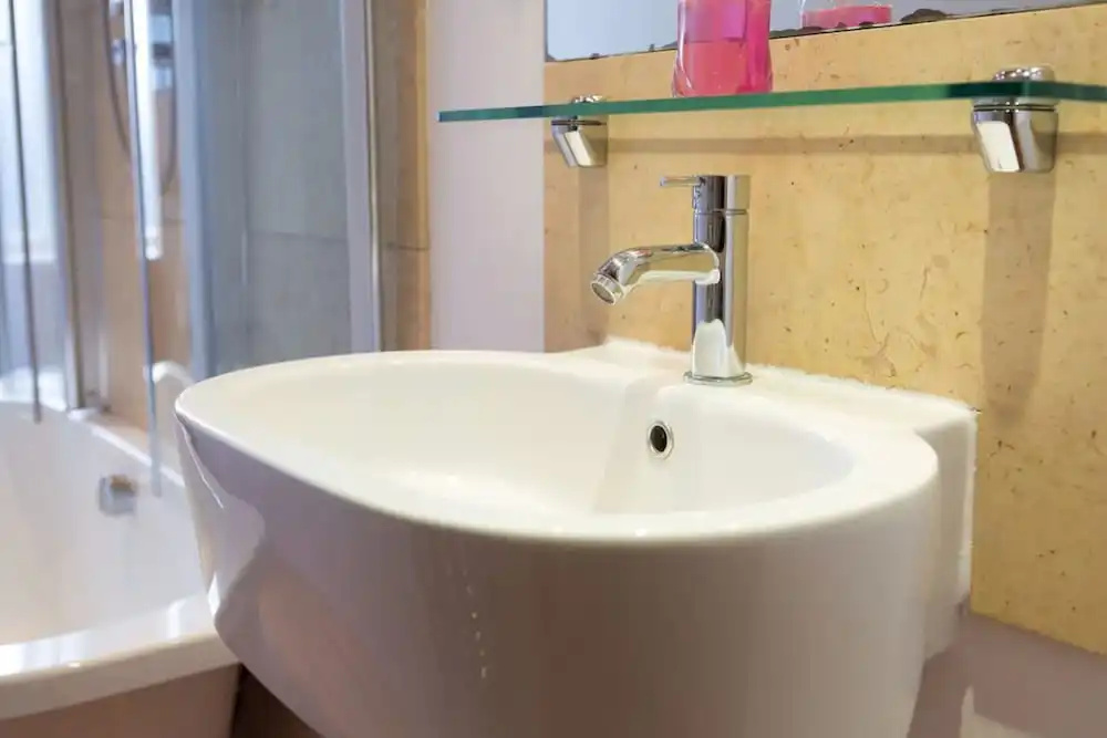 Spacious Traditional 3 Bedroom Flat in New Town