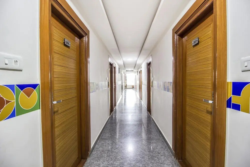 FabHotel 4 Seasons Silk Board