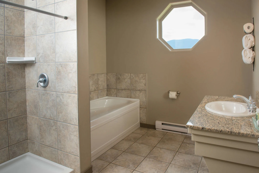 Hilltop Inn - Salmon Arm