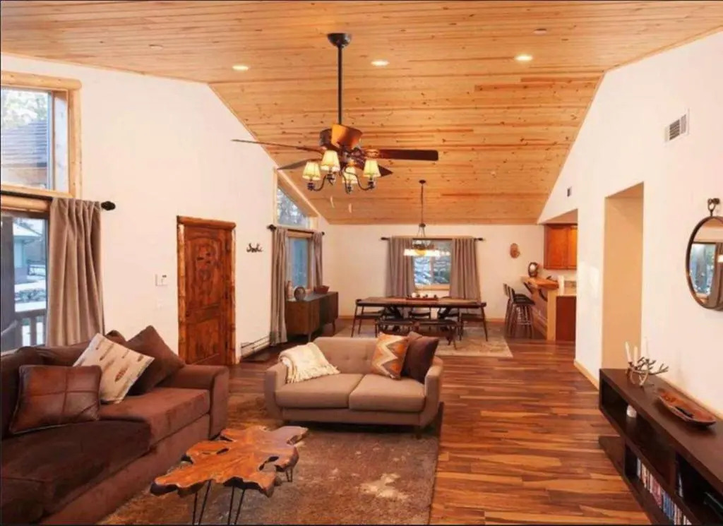 Mountain Air by AvantStay Stunning Log Cabin in Big Bear w Pool Table