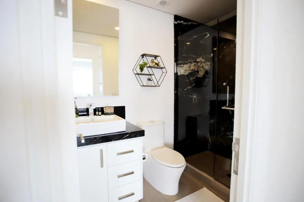 RealLuxe Stylish apartment with pool and gym