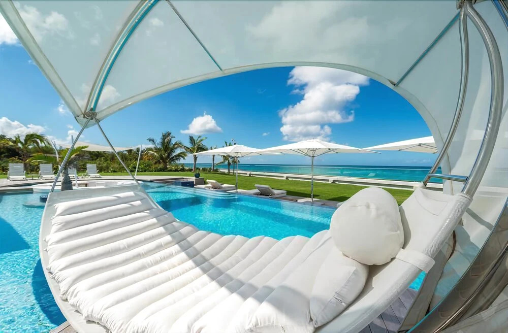Total Opulence on the Beach, Huge Heated Pool, Sunken Bar, Sound System Throughout, VIP Service