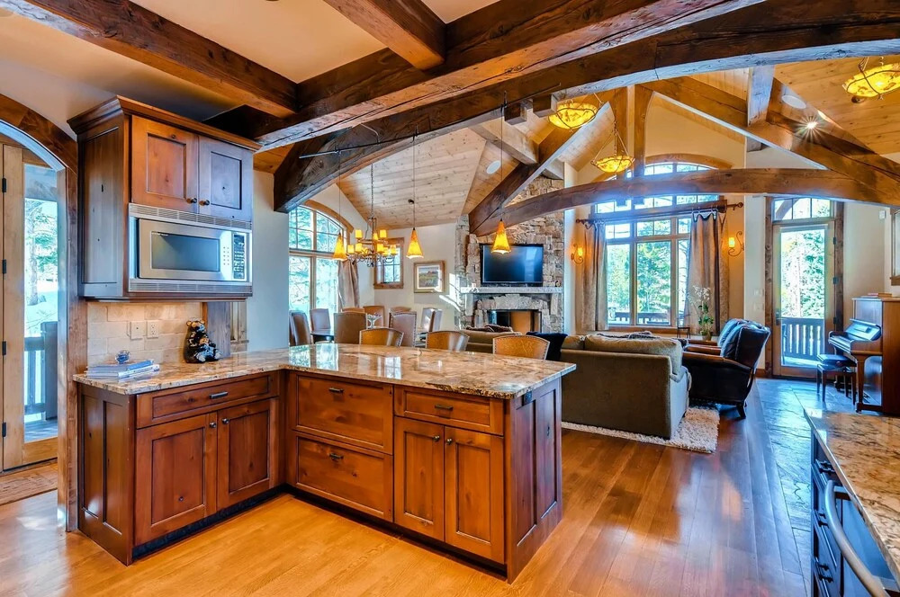 Bear Tracks Lodge