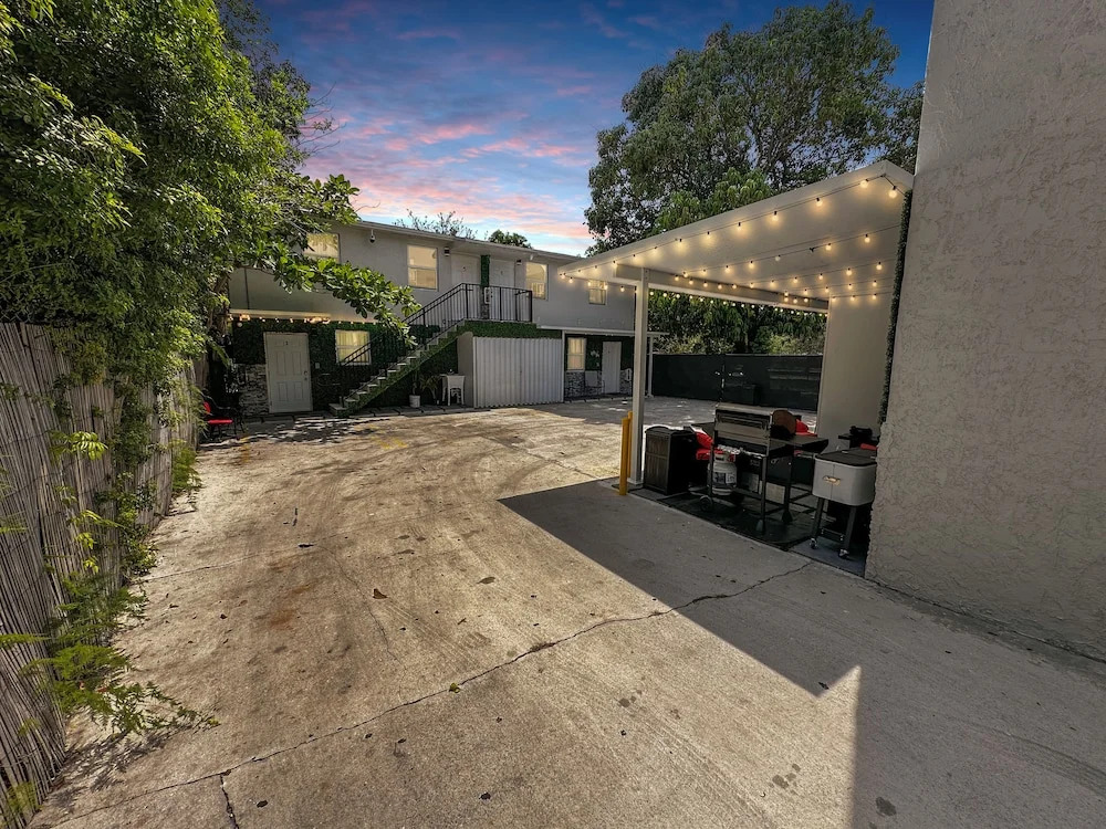 6 to 42 Guests 6 Kitchens Comfort Retreat Heart Wynwood