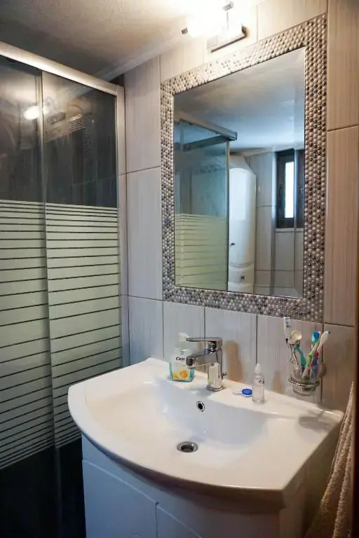 Peaceful & Styled Flat, 2 BDRMS, WiFi, Smart TV