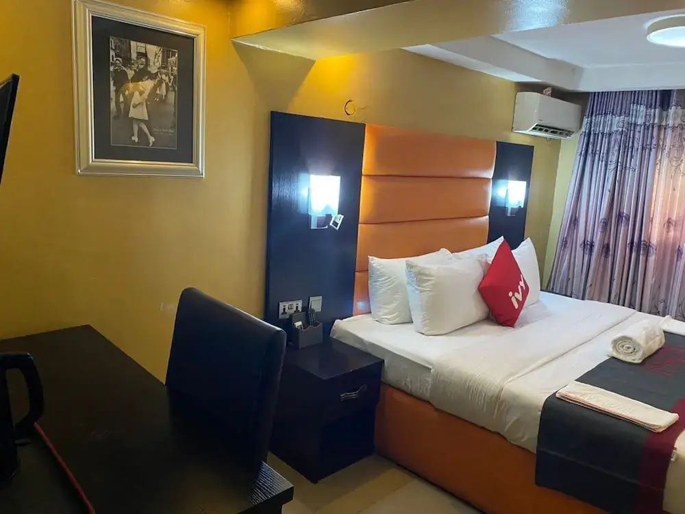 Aotel DawnCarrington Hotels & Suites