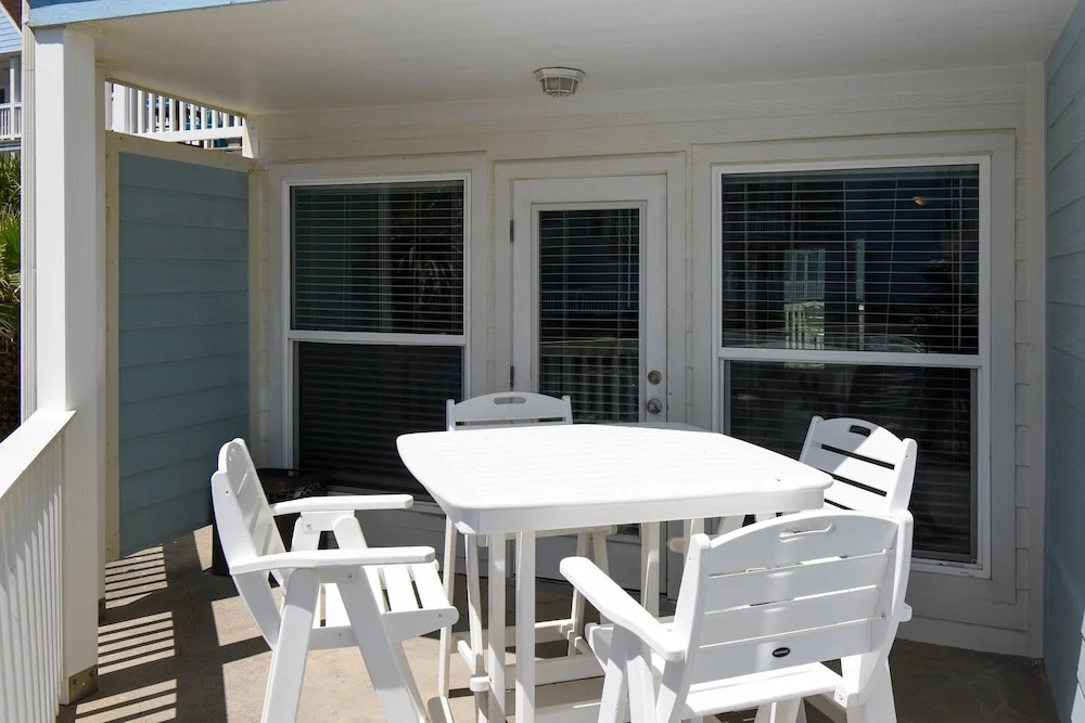 Seascape 2108 1 Bedroom Condo by RedAwning