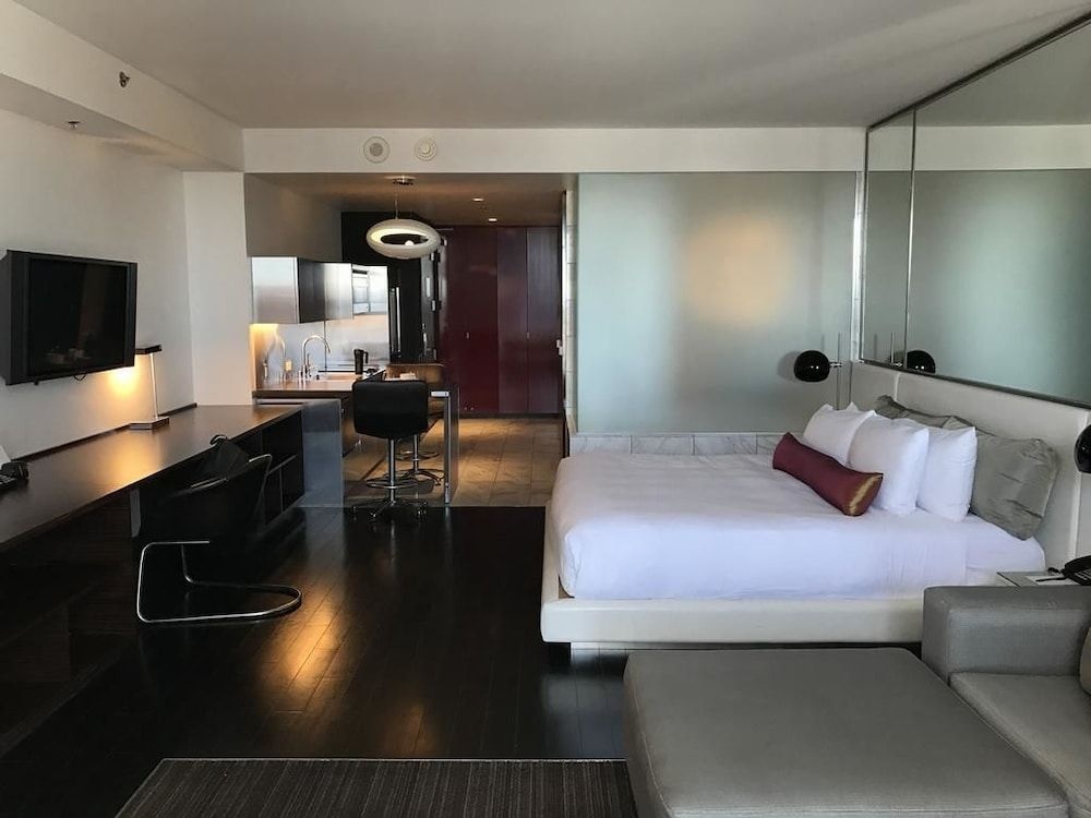 Jet Luxury At Palms Place