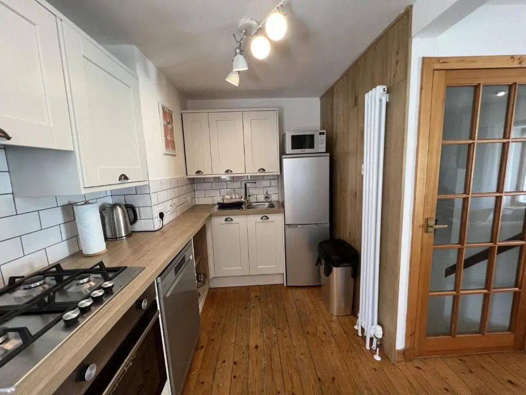 Tall Ship - Three-bedroom coastal house with sea views