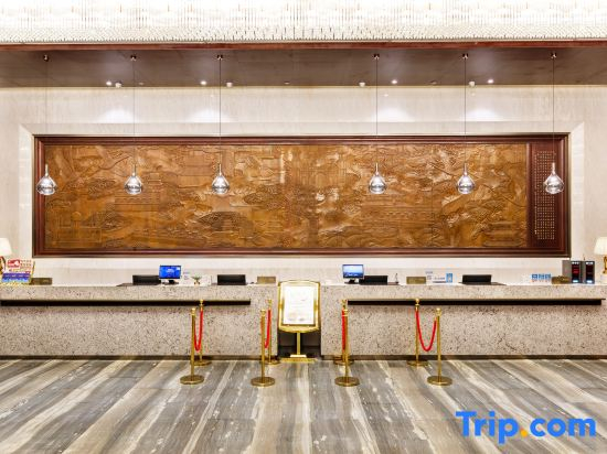 LUXURY BLUE HORIZON Grand Hotel (Xining High-Speed Railway Station)