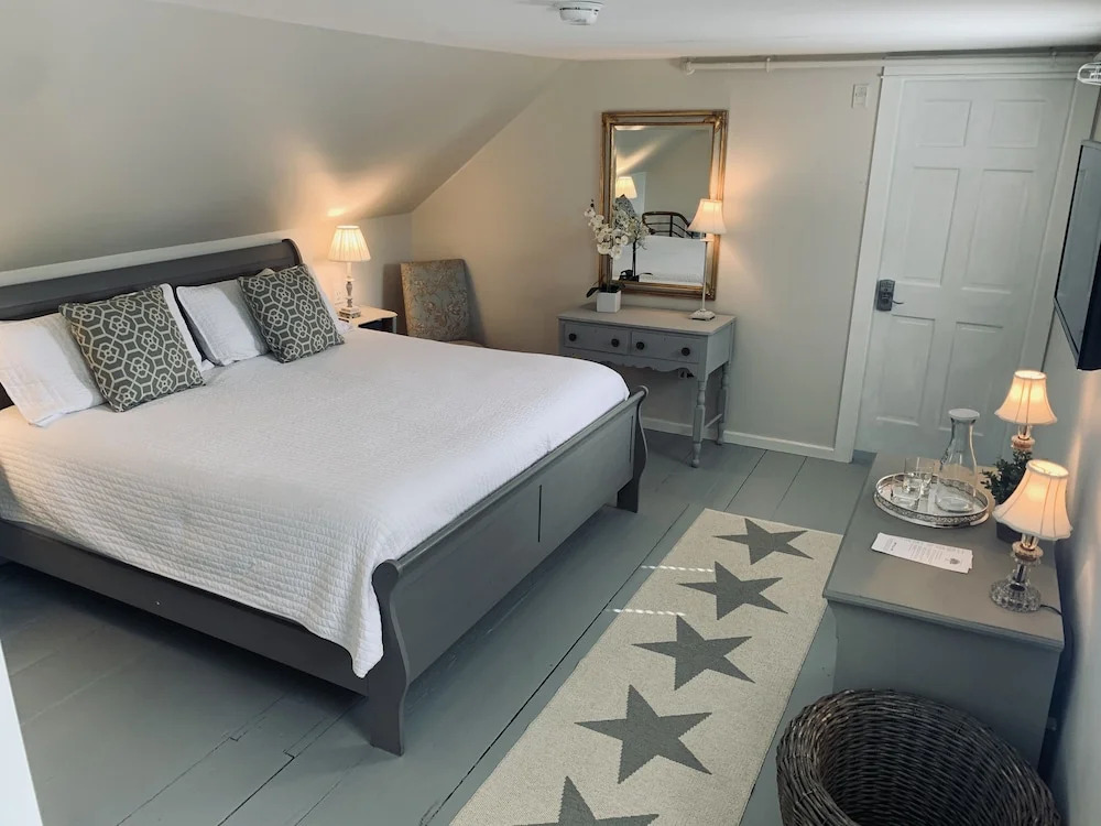 The Orchard House: Inn & Cafe