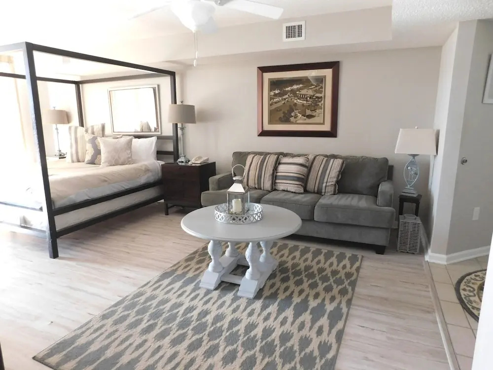 Yacht Club S #1-1104 4 Bedroom Condo by RedAwning