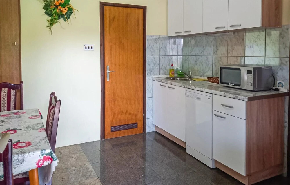 Nice Apartment in Zdrelac With Wifi and 2 Bedrooms