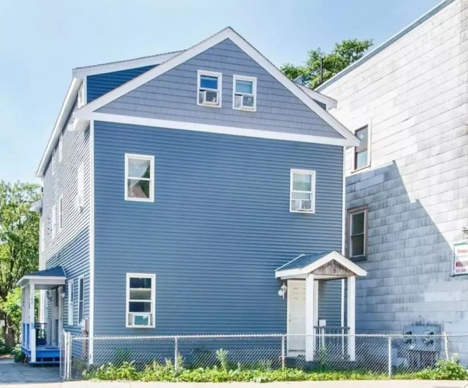 Bedrooms Near Fenway & Downtown Boston