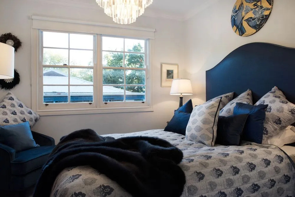 The Lux Luxury 4 bedroom, 2 bathroom, with stunning garden
