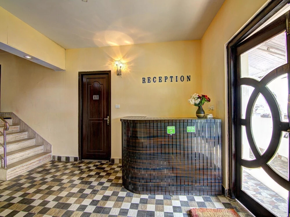 OYO 12862 Hotel Lamaz Residency