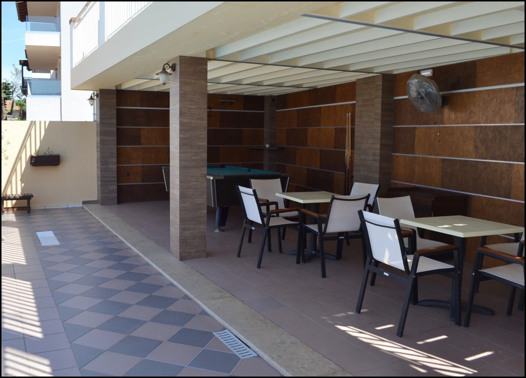 La Luna Apartments
