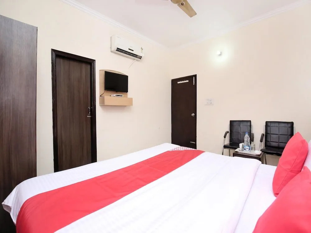 OYO 14621 Dream Residency