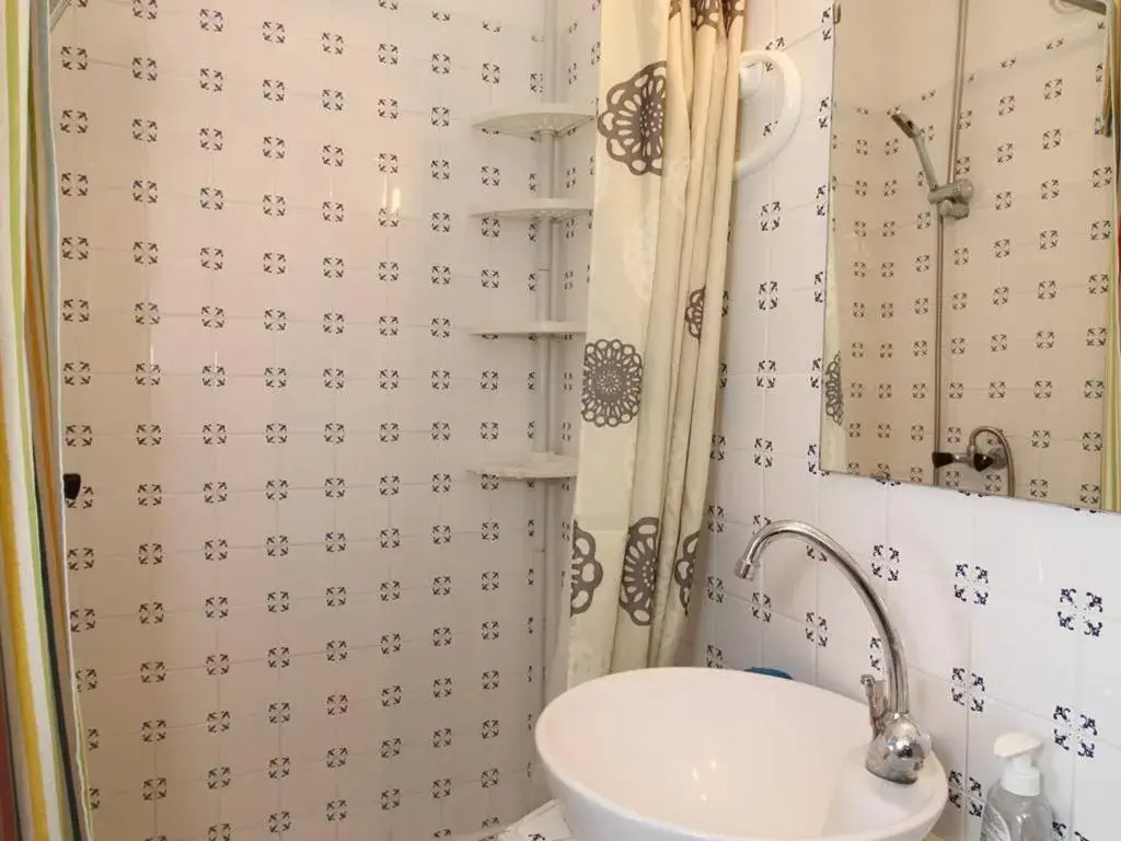 Appartement Balaruc-les-Bains, 1 pièce, 1 personne - FR-1-553-32