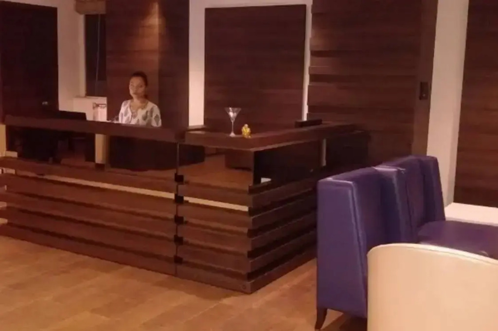 OYO 7223 Hotel Grandeur UNA Smart