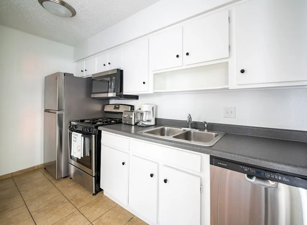 WanderJaunt - West Campus Apartments