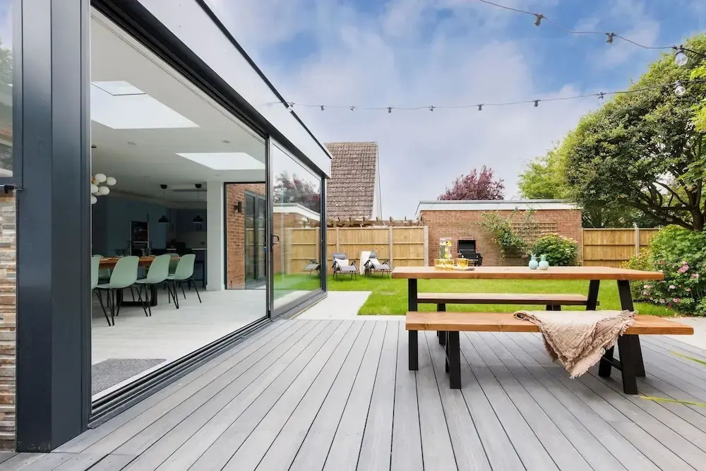 Coastal Retreat for 10 With Hot Tub