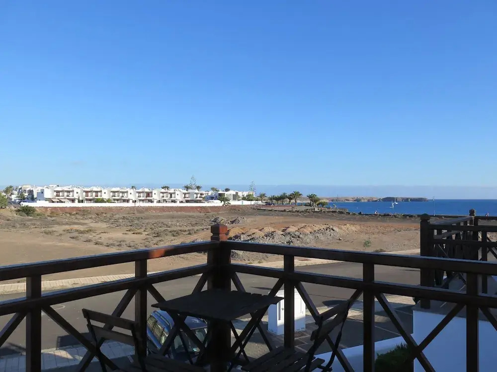 Lavish Holiday Home in Playa Blanca with Pool