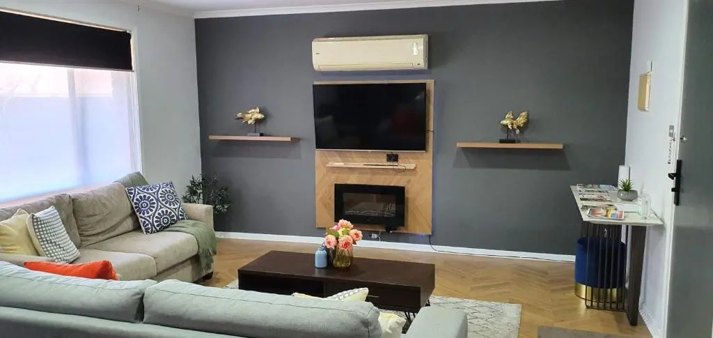 Flamingo Rentals - Modern 2-bed unit with SPA ideal for holiday and business travel