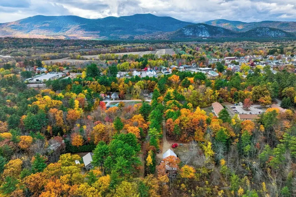 White Mountains Home w/ Hot Tub - Walk to Town!