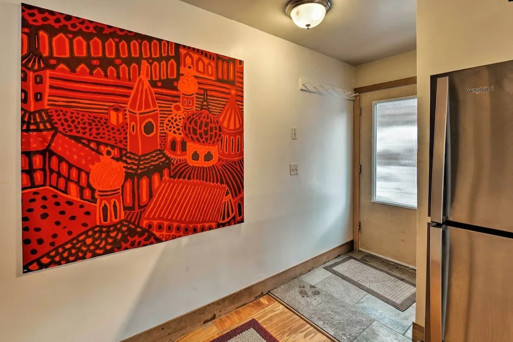 Walk to Town & Coast: Anchorage Condo w/ Fireplace