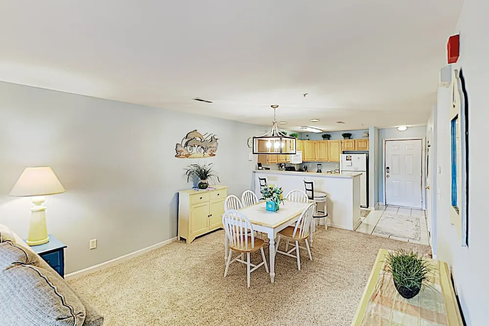 New Listing! Sanibel Village W/ 3 Pools 2 Bedroom Condo