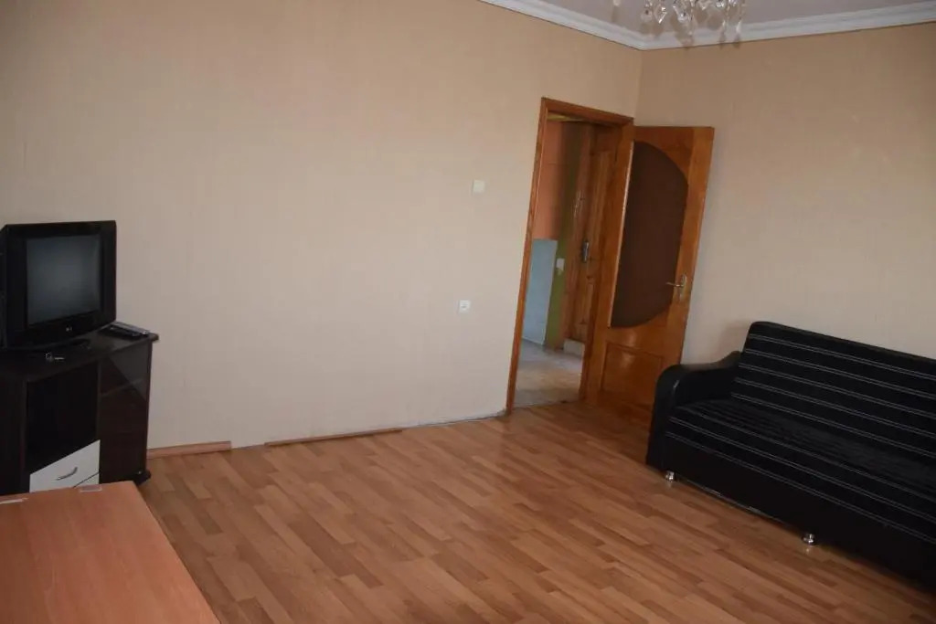 Leonidze Street 8, F.38