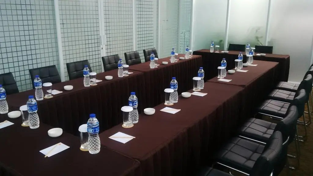 V Hotel Tebet