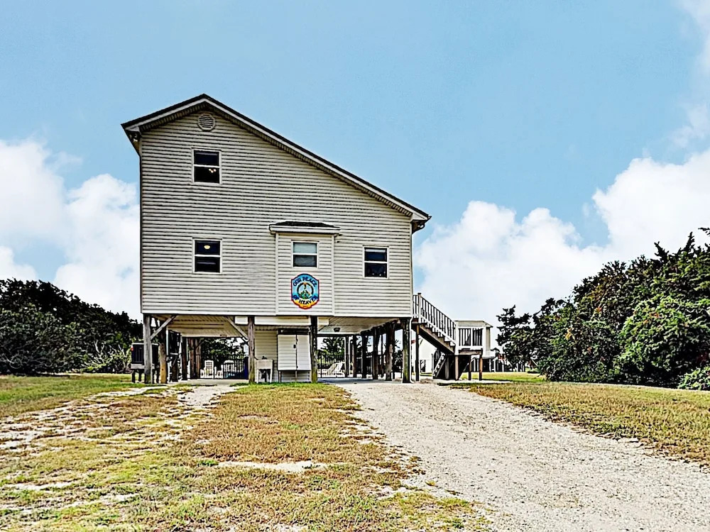 New Listing! Coastal W/ Pool, Walk To Beach 4 Bedroom Home