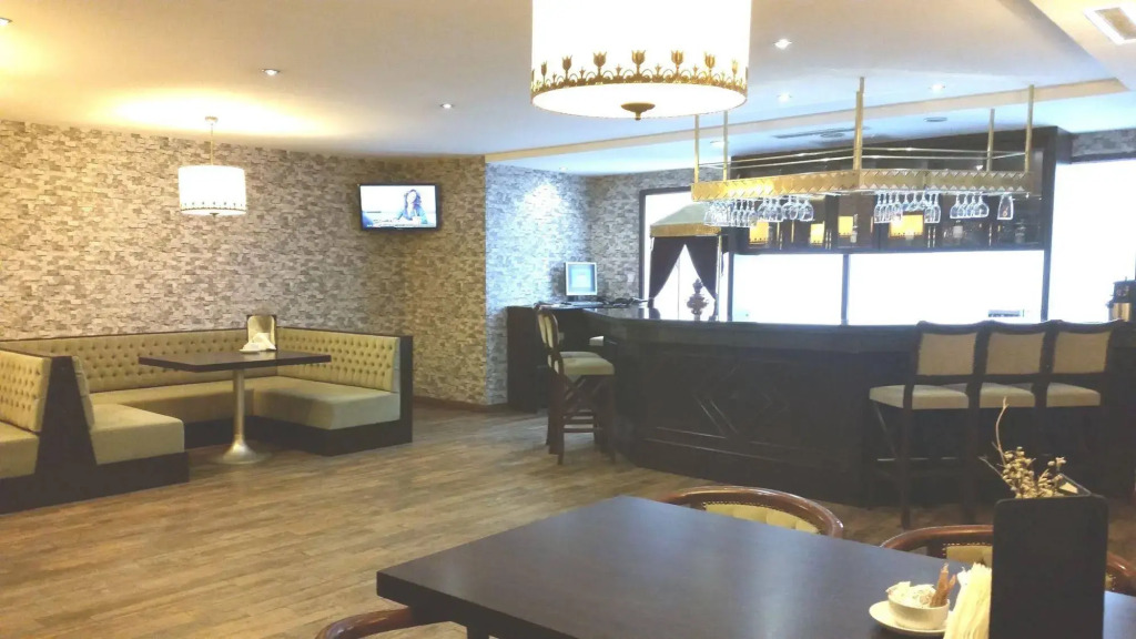 Adela Hotel