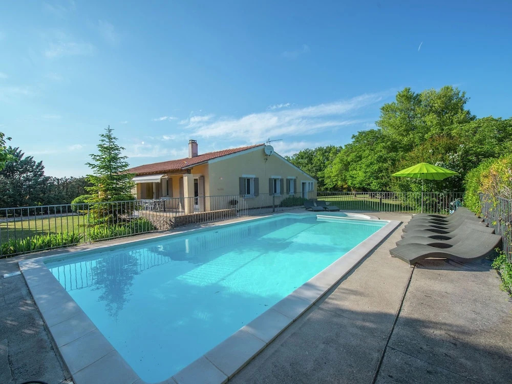 Spacious Holiday Home in Malaucene France With Private Pool