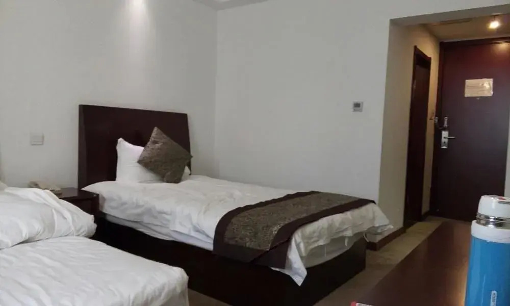 Baicaoyuan Hotel(南京百草园宾馆（草场门南艺二师地铁站店）)
