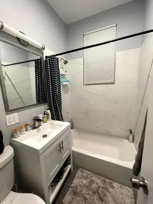 Lovely Logan Square 2-Bedroom in Chicago