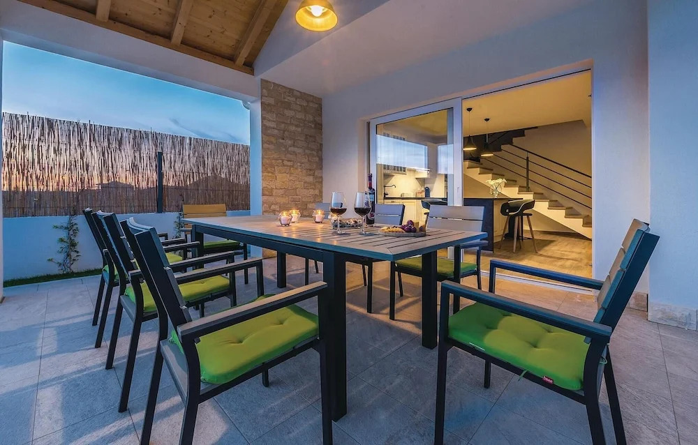 Awesome Home in Sibenik With Wifi and 3 Bedrooms