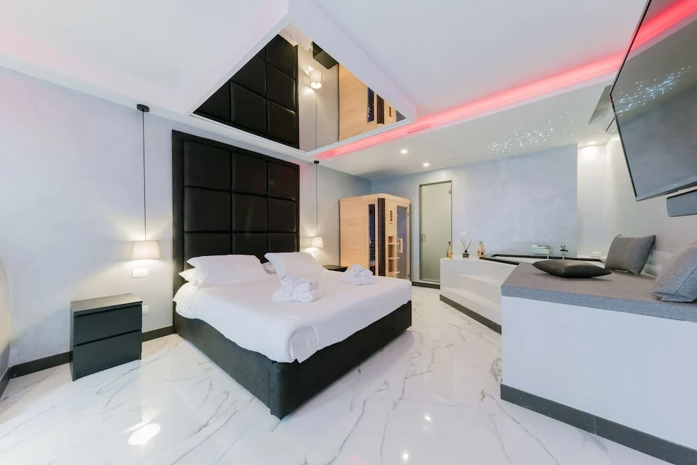 Comola Luxury Suite