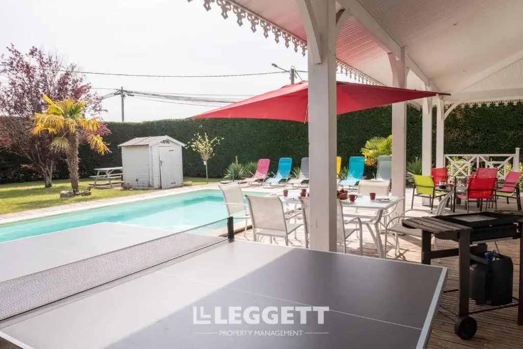 Beautiful Louisiana villa sleeps 6 with pool
