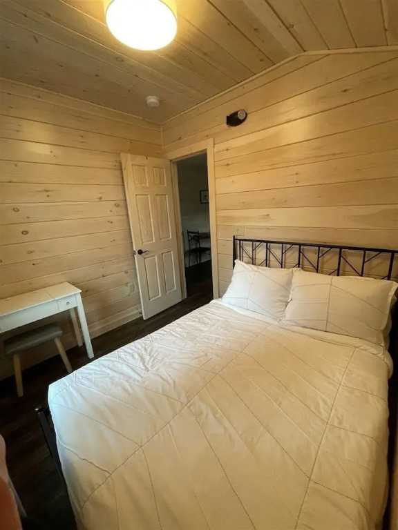Chickadee Limit 4 2 Bedroom Cabin