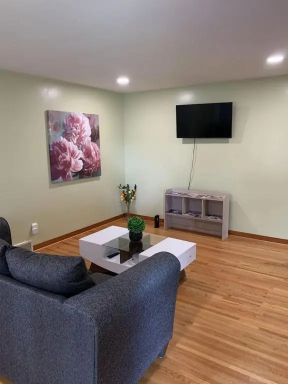 Niagara Falls Private Brick Vacation Home