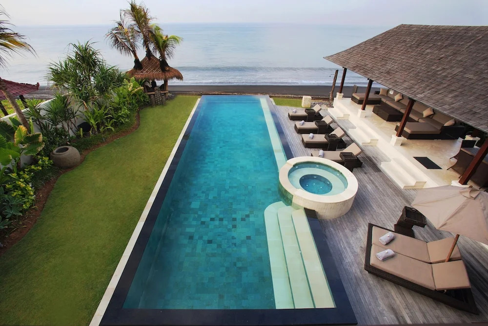 Villa Rosita Oceanfront Villa with Private Chef in Bali