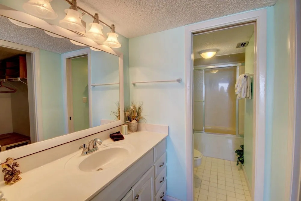 456 El Matador 2 Bedroom Condo by RedAwning