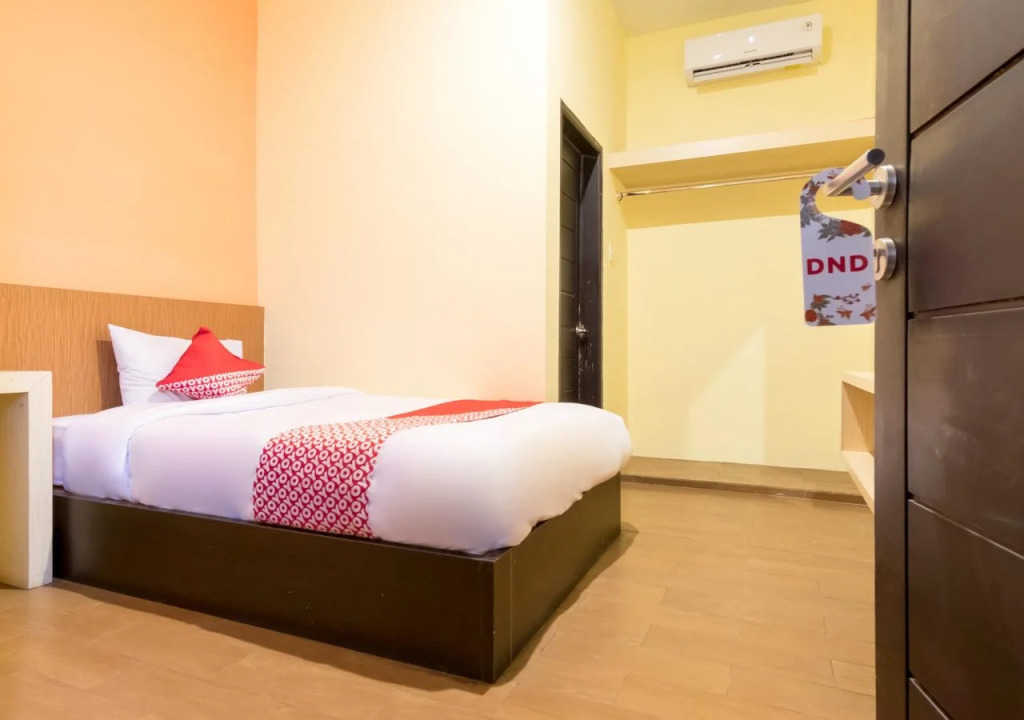 OYO 996 Hotel Transit