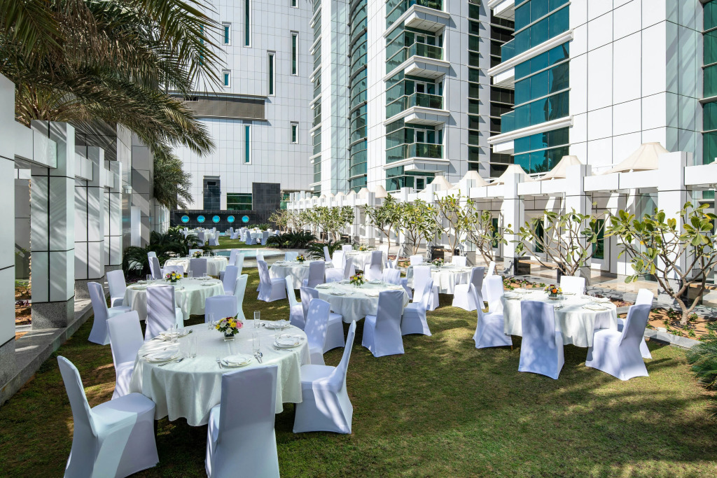 Отель Four Points by Sheraton Sharjah