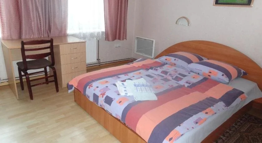 Sia Rebir D, Hotel Rebir