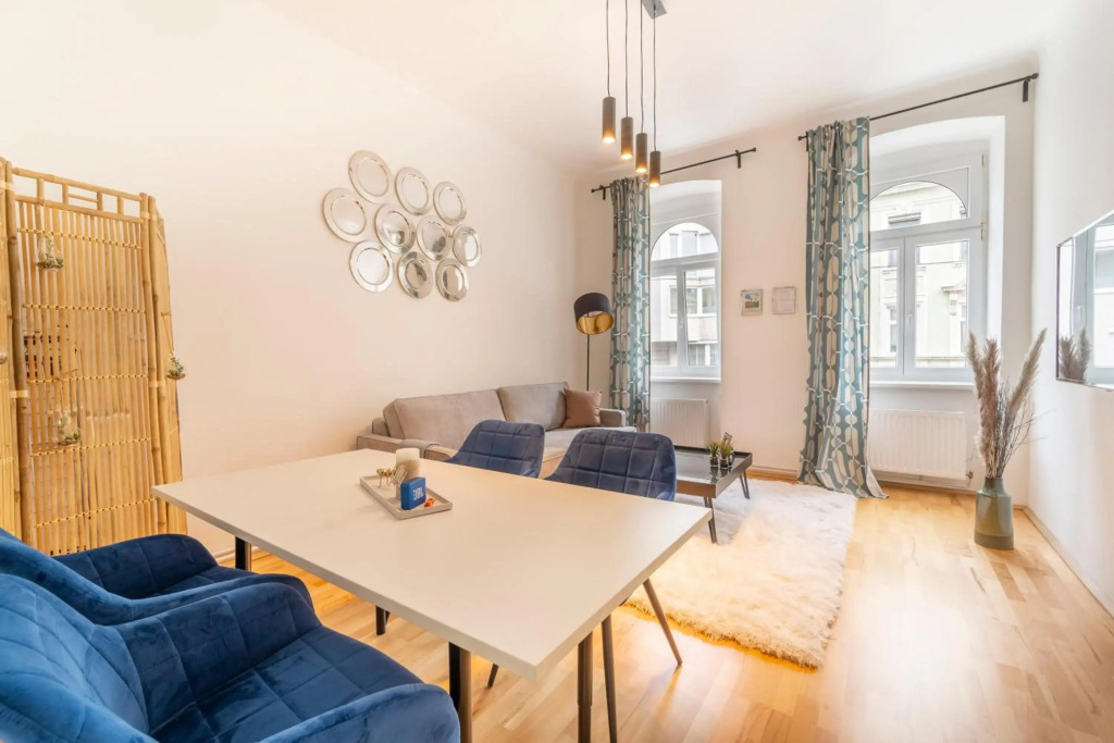 Cozy Flat next to the VIC/UNO